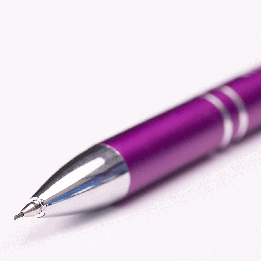 Detailansicht violetter Druckbleistift, Schaft mit individueller Gravur