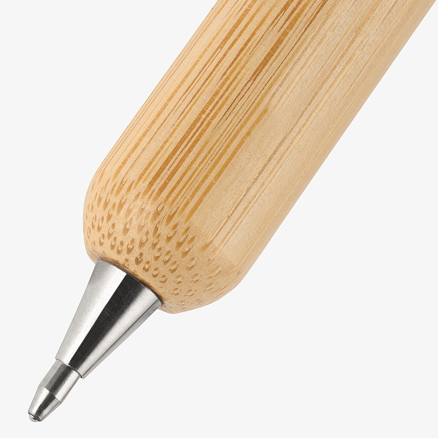 Detailansicht der Stiftspitze inklusive Mine eines Bambus-Weihnachtskugelschreibers mit Gravur