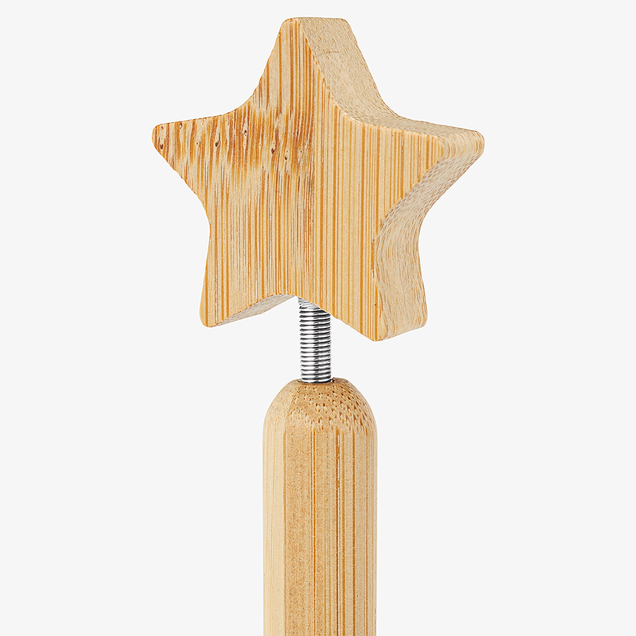 Bambus-Weihnachtskugelschreiber mit Druck und Spitze in Sternform in der Detailansicht