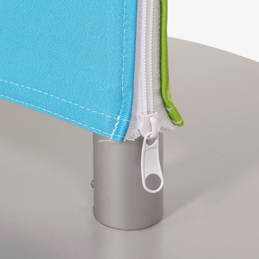 Detailansicht bedruckter Stoff und Reißverschluss des Zipper-Banners Triangle