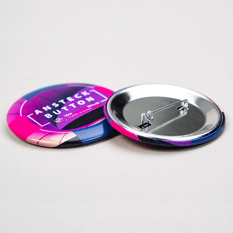 65 Stk. Hochwertiger Ansteckbutton Ø 38 mm, 4/0 farbig einseitig bedruckt